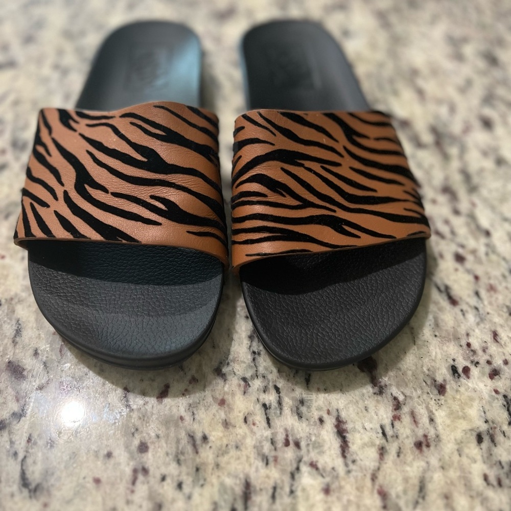 Vans cheetah slides